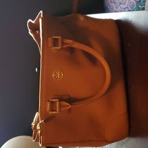 Authentic Tori  Burch tote bag with cross body strap.